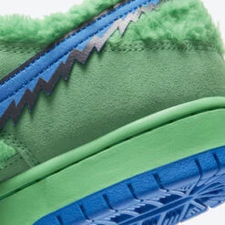 NikeSB Dunk Low Pro QS Grateful Dead - CJ5378 300 - Electric Green -Modern Pant Wear Shop Nike SB Dunk Low Pro QS Grateful Dead Electric Green CJ5378 300 20230802230457 1