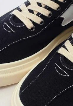 Stepney Workers ClubVarden S Strike Canvas Sneakers - Black/White -Modern Pant Wear Shop Stepney Workers Club Varden S Strike Canvas Sneakers Black White 20230411093103